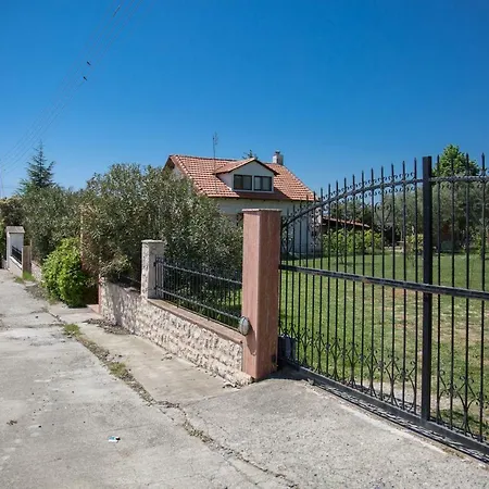 Rural Private Pool, Bbq, Court ,20' Airport Willa