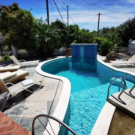 Rural Private Pool, Bbq, Court ,20' Airport