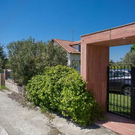 Villa Rural Private Pool, Bbq, Court ,20' Airport Nea Kallikrateia