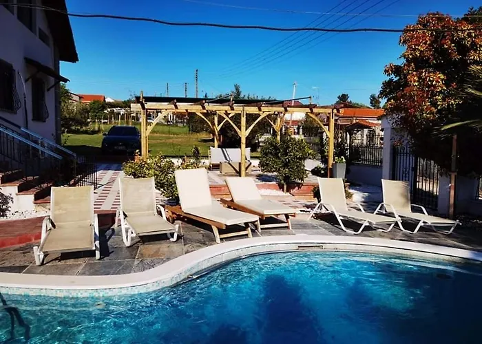Rural Private Pool, Bbq, Court ,20' Airport