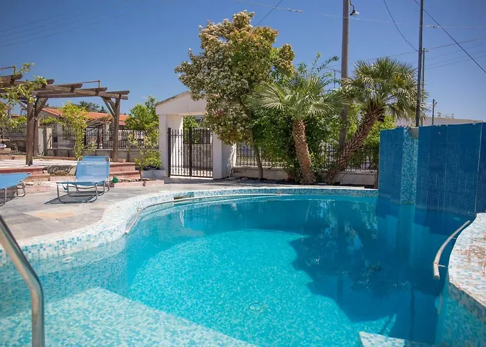Rural Private Pool, Bbq, Court ,20' Airport Villa