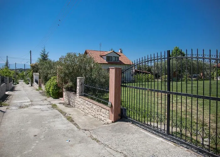 Rural Private Pool, Bbq, Court ,20' Airport Vilă